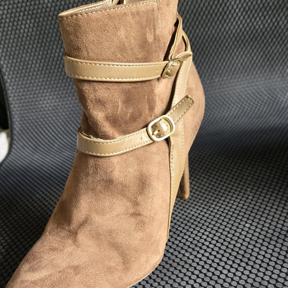 Rialto Fashion Boots 9.5 M brown 3" heel